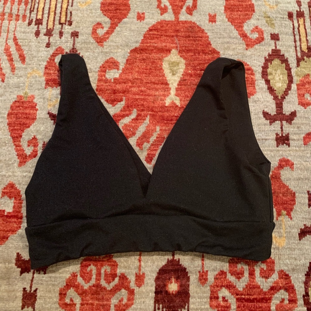 Reformation Ecostretch v-neck bra lightly used black size small super cute!